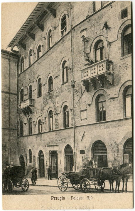 Perugia Palazzo Ajo Balcone